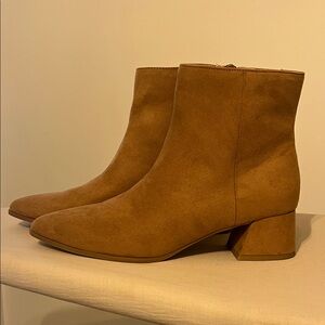 NWT Women's Tan Ankle Boots Size 8